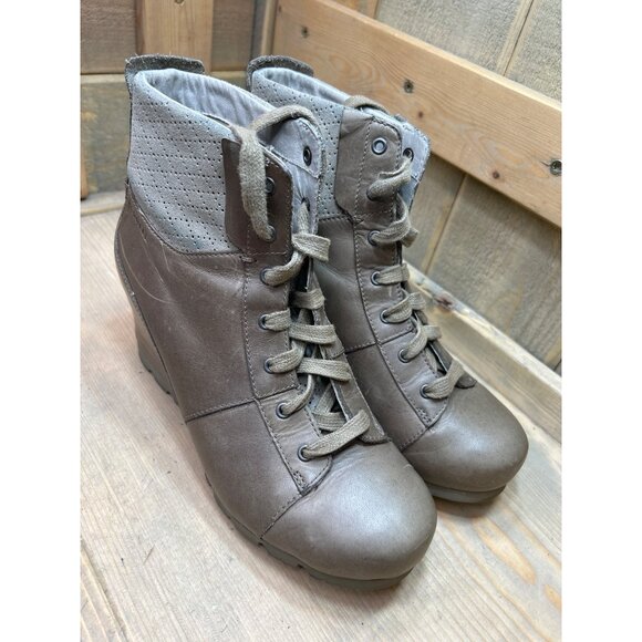 Merrell Womens Wedge Ankle Boots Size 8 Khaki Gray Leather & Suede - Picture 2 of 11